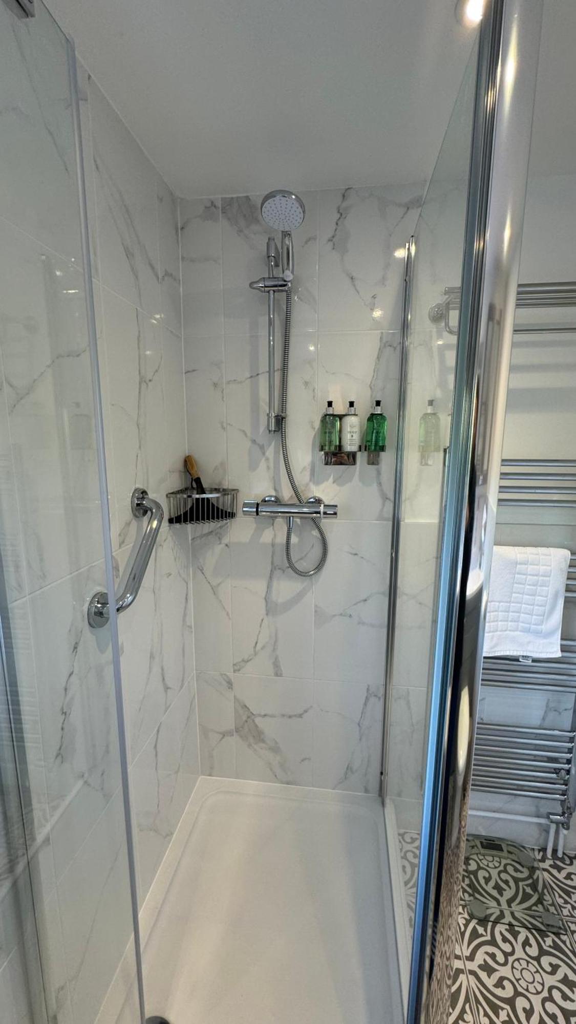 3 Bed Spa Cottage Southwater エクステリア 写真