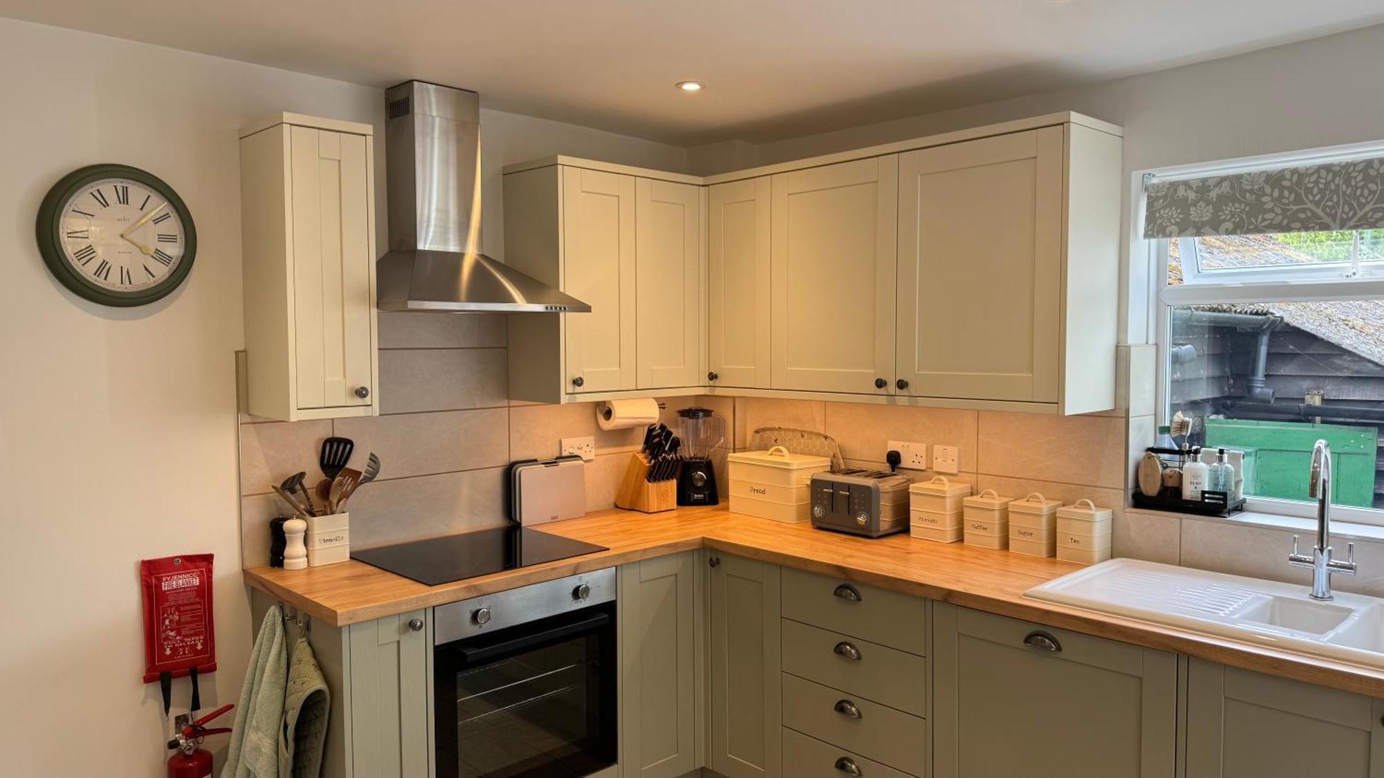 3 Bed Spa Cottage Southwater エクステリア 写真