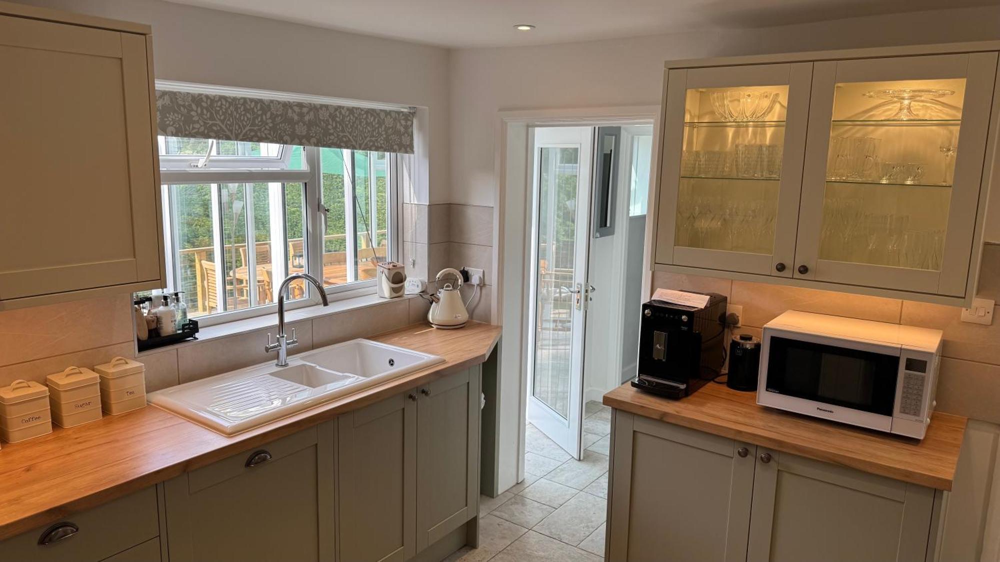 3 Bed Spa Cottage Southwater エクステリア 写真