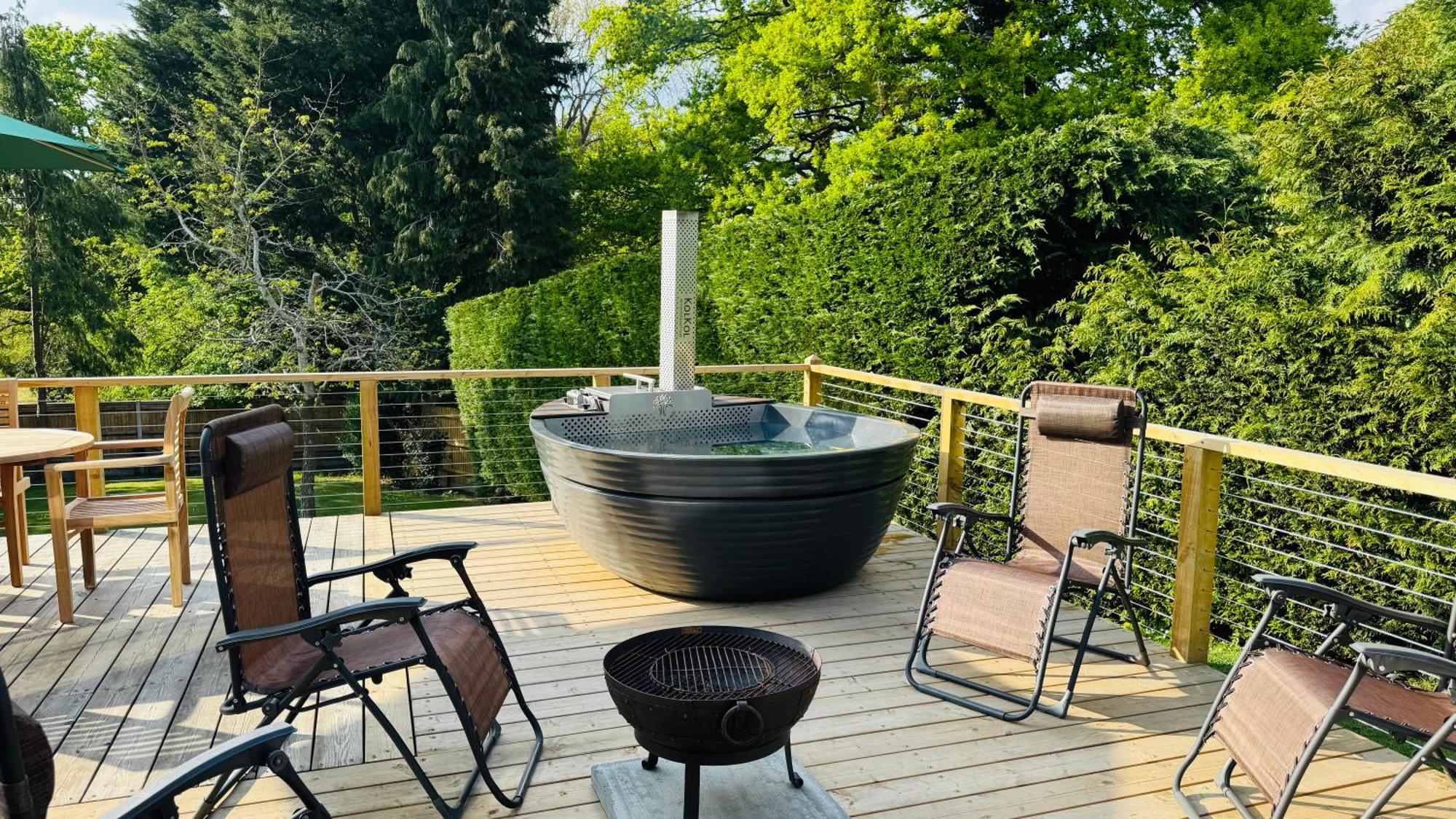 3 Bed Spa Cottage Southwater エクステリア 写真