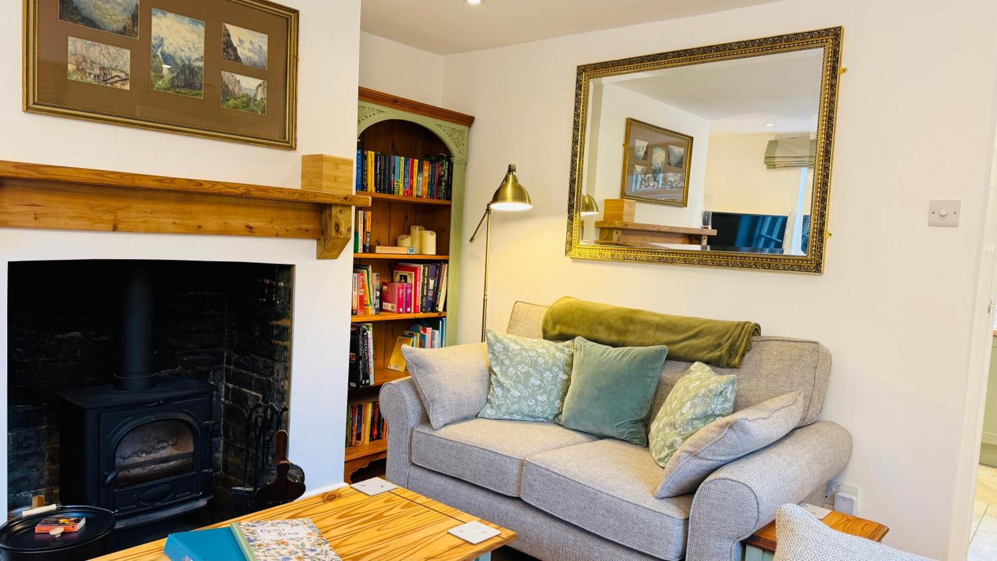 3 Bed Spa Cottage Southwater エクステリア 写真